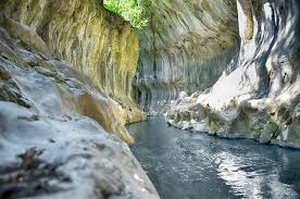 Castelele sunt unul dintre cele mai proeminente monumente nationale din romania, iar unele sunt atat de recunoscute pe scara larga incat faima lor rasuna in intreaga lume. VacanÈ›Äƒ In Romania 10 Locuri Spectaculoase De Vizitat Cu Familia La Chic Boutique