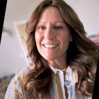 Elizabeth Popham's Instagram, Twitter & Facebook