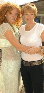 In my husband's daughter, robinson has tackled a very emotional and difficult subject and asked an almost impossible 'what if'? Anne Robinson My Husband Was The Weakest Link But Now I M Looking For A New Man Daily Mail Online