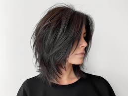 74 Most Popular Medium-Length Layered Haircuts for 2024