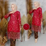 Seperti terlihat dalam gambar, kebaya modern untuk orang gemuk berwarna orange dengan aksen ruffle mampu memberikan kesan tinggi dan langsing pada tubuhmu. 30 Model Kebaya Untuk Orang Gemuk Dijamin Stylish Updated 2021 Bukareview