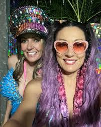 Samantha Jolly's Instagram, Twitter & Facebook