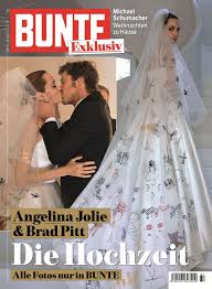 Brad pitt und angelina jolie haben geheiratet. Am Mittwoch Am Kiosk Die Bunte Durfte Die Bilder Der Hochzeit Von Angelina Jolie Und Brad Pitt Abdrucken Stuttgarter Zeitung