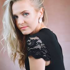 Benson Boone is just Sabrina Carpenter in boy form and I will not be  explaining further.