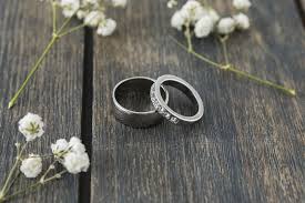 3 bulan dengan bunga 0%. Ternyata Ini Perbedaan Cincin Tunangan Dan Cincin Nikah My Verandah
