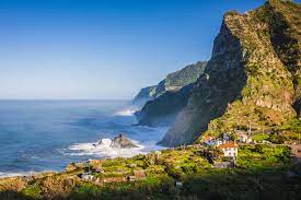 Sie liegt nördlich der kanaren und gehört zu portugals kolonisierten inseln. Madeira Tipps Urlaub Auf Der Portugiesischen Blumeninsel Urlaubsguru