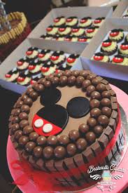 Mickey Kitkat Cake Mas En Https Lomejordelaweb Es Disney Cakes Easy Easy Cake Decorating Kitkat Cake