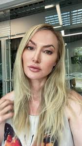 Time to get the hair did! #salonday #hairtime #gimmethatblonde  #blondeambition #kendrajames #kendrajamesxox #eyeslipsface