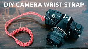 This is an amazingly easy diy camera strap tutorial that will allow you to personalize your camera strap to show off your own unique talents and personality. How To Make Your Own 6 Diy Paracord Camera Wrist Strap Diy Photography