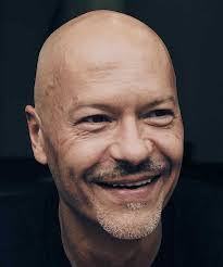 Liza Lambert's Instagram, Twitter & Facebook