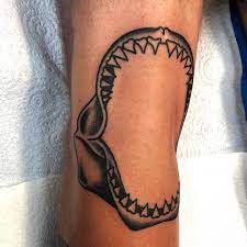 A Shark Jaw For Cody On His Knee Ditch Book A Tattoo With Me Via Tomburrey Hotmail Com Or Direct Message Me Rockof Tattoos Knee Tattoo Shark Jaw Tattoo Knee