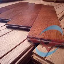 Untuk biaya pemasangannya sendiri hanya 25000/m2 di lantai dan sekitar 55000 / m2 untuk pemasangan parket selgrid di tangga. Jual Parket Lantai Kayu Merbau Uv Coating Ketebalan 0 9 Cm Kota Bandung Rajawali Parquet Bandung Tokopedia