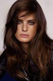 قص غرة الشعر من اللمسات الجذابة التي يمكن أن تضيفيها لشعرك ليزداد إحساسك بالأنوث dark chocolate hair color hair color chocolate dark chocolate brown hair color