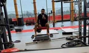 الملك المصري وحيداً.. محمد صلاح ينشر صورته في صالة تدريب ليفربول | صحيفة الخليج