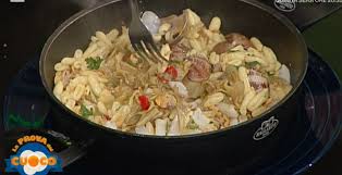 Aggiungere i carciofi tagliati a spicchi e tenuti in acqua acidulata (acqua e limone); Fabio Campoli Prepara Cavatelli Con Carciofi Seppie E Vongole Per La Prova Del Cuoco Ricette 8 Febbraio 2019 Ultime Notizie Flash