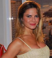 CARLA CABRAL em Bela, a Feia