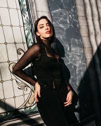 Sara Landry - Free pics, galleries & more at Babepedia