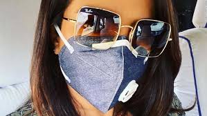 Priyanka Chopra Wears Mask On Set As Record Smog Chokes New Delhi Cnn Priyanka Chopra Chopra How To Wear