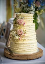 If you do a small cake for a symbolic cutting, then you can feed your guests tasty sheet cake and no one will be 1. 6 Simple And Sweet Ideas To Decorate Your Wedding Cake