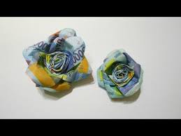 Cara membuat origami yang mudah dan bahannya yang sederhana membuat orang banyak kali ini saya akan membagikan beberapa tutorial cara membuat origami bintang, bunga, dan lainnya namun ada juga ruang khusus bagi pecinta origami. Diy Cara Membuat Bunga Mawar Dari Uang Kertas Part 1 Youtube Kertas Bunga Origami