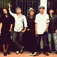 Steven & coconut treez terdiri dari 7 personil. Life Is A Big Joke The Paps Last Fm