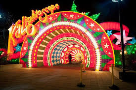 Kalightoscope Christmas At The Galt House In Louisville I Really Want To Go This Year Christmas Light Show Galt House My Old Kentucky Home
