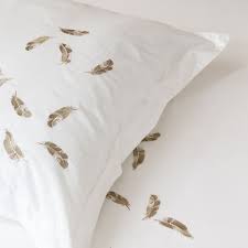 bouchara gold parure de lit plumy magnifique percale blanche brodee de plume au fil dore parure de lit housse de couette blanche linge de lit