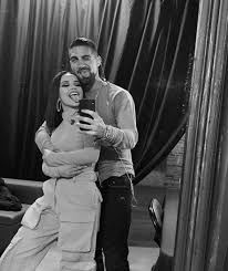 En dicha foto en blanco y negro se puede ver que se encuentra tranquila disfrutando de este momento. Becky G Presento El Video Del Sencillo My Man Que Grabo Junto A Su Novio
