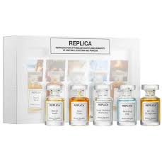 Maison margiela by the fireplace eau de toilette. Amazon Com Maison Margiela Replica Deluxe Mini Coffret 5 X 0 24 Oz 7 Ml Of Sailing Day Beach Walk Jazz Club Lazy Sunday Morning By The Fireplace Beauty