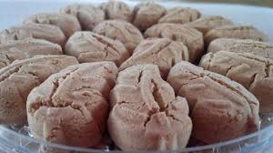 Kuih bangkit is one of the many malaysian favourites. Cara Buat Resepi Biskut Bangkit Kacang Hijau Food Desserts Cara