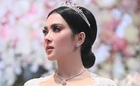 Setelah menikah, syahrini memang jarang manggung hingga dirinya dikabarkan sedang hamil, ini adalah beberapa fakta tentang ibu hamil. Syahrini Hamil Anak Pertama