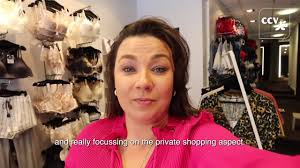 Masha is the owner of the De LingerieBoetiek in Arnhem. Normally customers  would walk in and out, but now it is very quiet in the boutique. But Masha  didn't sit back and played creatively during these ...