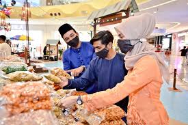 Hiasan yang unik lucu di hari raya imlek khususnya orang cina sebelum hari raya mereka pasti belanja pernak pernik hiasan. Jom Mengimbau Kenangan Balik Kampung Ramadan Raya Ini Di Sunway Velocity Mall June 2021 Kelabmama Malaysia