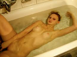 Busty taylor masturbating in bathtub. Amateur Bathtub Masturbation Sex Pictures Pass