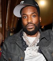 TIL Rick Ross sitt ekte navn er "William Roberts" og at Meek Mill sitt ekte  navn er "Robert Williams." Jeg synes det er litt smått interessant. :  r/hiphopheads