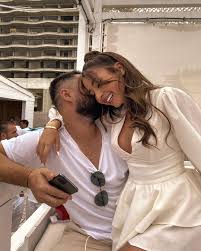 Cine este, de fapt, iubitul lui nicole cherry. Nicole Cherry È™i Florin Popa SÄƒrut Pasional La Paris Porumbeii Au Imortalizat Momentul La Disneyland Foto Spynews Ro