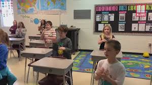 Kids activities simple activities for kids. 2nd Grade Class Learns Sign Language Pledge Of Allegiance 11alive Com