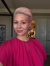 I feel like such a chameleon sometimes. All profesh while doing makeup  +hair work today for a surgical company, thanks to oa_beauty_group. ❤️