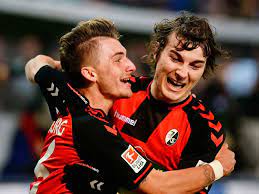 Ein kämpfer, der dazwischen ging, wenn es nötig war, aber auch immer wieder technisches können aufblitzen ließ. Spieler Des Sc Freiburg Erwecken Aufmerksamkeit Sc Freiburg Badische Zeitung