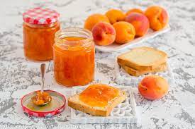 Prima di tutto sterilizzate i vasetti se intendete conservare per l'inverno la vostra confettura, consultando l'articolo come sterilizzare i vasetti di vetro per una conserva in sicurezza! Confettura Di Albicocche Ricetta Facile Per Prepararla In Casa