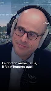 Le trial met en œuvre la troisième loi de Newton : action-réaction. Le  cycliste fléchit et détend ses membres, il appuie sur les pédales et donne  une impulsion au vélo vers le