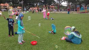 It has a par course that boasts of full equipment, and several children play areas. Taman Rekreasi Sultan Abdul Aziz Padang Polo Youtube