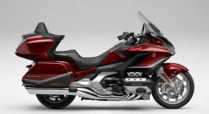 La honda gl1800 goldwing, llega equipada con un nuevo motor más ligero y potente. Motorrad Vergleich Honda Gl 1800 Goldwing Tour Dct 2021 Vs Honda Gl 1800 Goldwing Tour Dct 2020