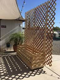 Verplaatsbare schutting van de buurjongens. Privacy Screen With Planter Box On Wheels Outdoor Privacy Privacy Screen Outdoor Privacy Screens Indoor