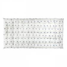 Ce matelas de sol disponible en 60 x 120 cm convient parfaitement pour offrir un couchage d'appoint pour un enfant.ce modèle est disponible en coloris rouge et, bien qu'on ne soit pas super fan de cette couleur, cela n'enlève rien au côté pratique et à la qualité de ce matelas. Matelas De Sol Stars Gris Enfant Eminza