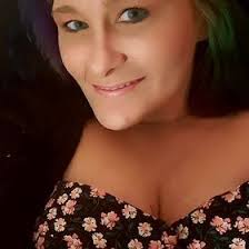 Elizabeth Hardee's Instagram, Twitter & Facebook