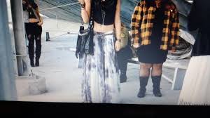 Au canada, la saison a été diffusée en simultané sur le réseau global. Long White And Gray Skirt Worn By Quinn Fabray Dianna Agron In The Series Glee Ep1 Season3 Spotern