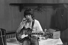 George Harrison Backstage Jfk Stadium Philadelphia Pa August 16 1966 2 The Beatles George Harrison John Lennon Beatles