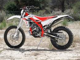 The 2015 Beta Xtrainer Crosstrainer Is 7 Pounds Lighter Than A Beta 300 Rr But Uses The Same Basic Engine Beta Betaxtrainer Beta Dirtbikes Motorcross Beta
