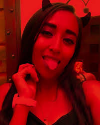 Fani Reyes's Instagram, Twitter & Facebook